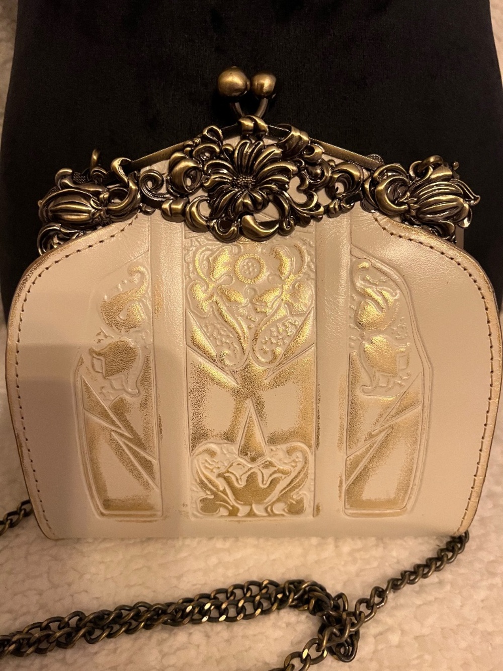 Patricia Nash Rosaria Shoulder Purse in White Gold